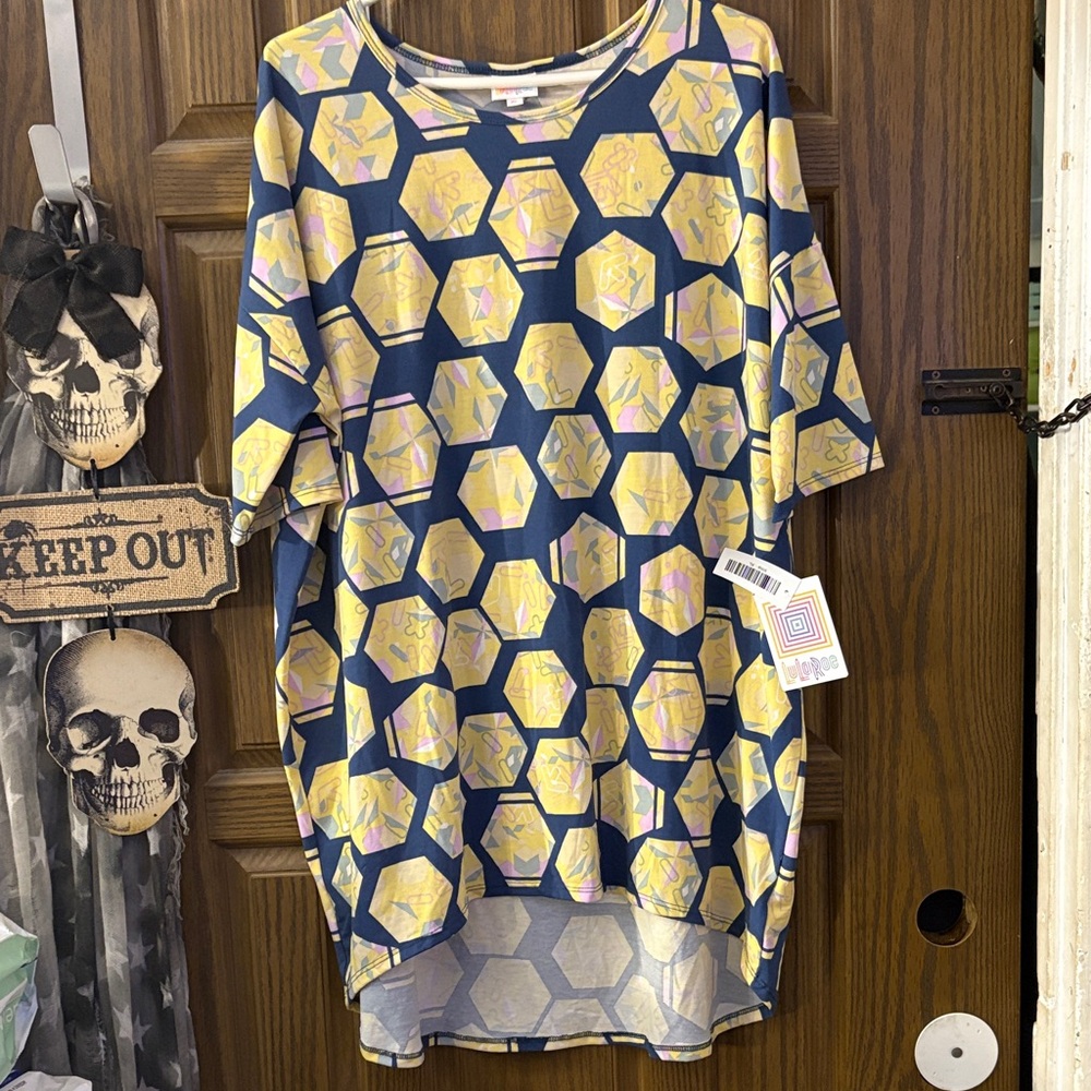 🔥NWT🔥LuLaRoe “Irma” Short Sleeve High LowTop